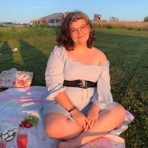 Meet your Posher, Delia